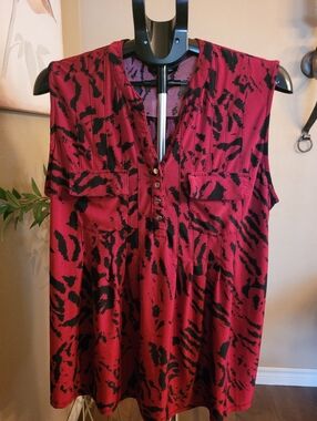 Stylish Black and Red Women's Sleeveless Top